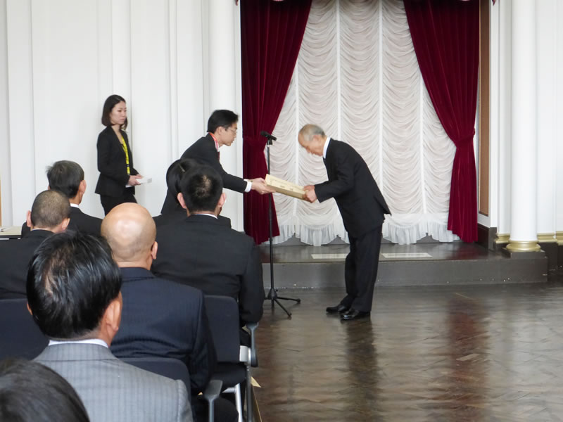 弊社の職人が文部科学大臣表彰を受けました。